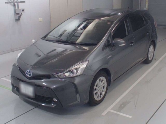 30567 Toyota Prius alpha ZVW41W 2015 г. (CAA Chubu)